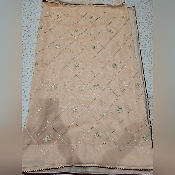 Indian saree - Picture 3 of 3